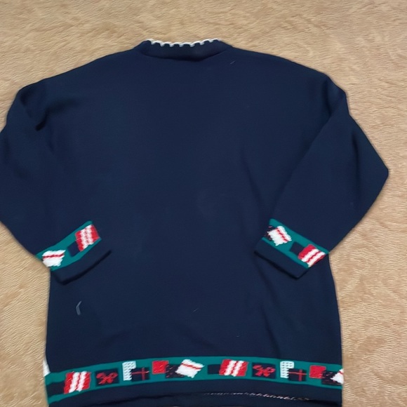 Vintage Christmas sweater. Labeled a size large - Picture 6 of 7